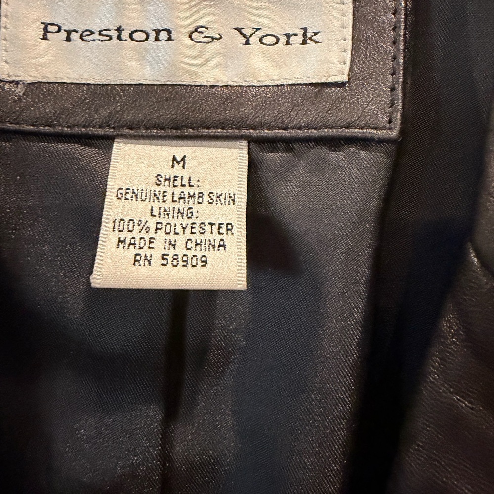 Preston & York Black Leather Women's Jacket
Vintage blazer - Picture 2 of 16